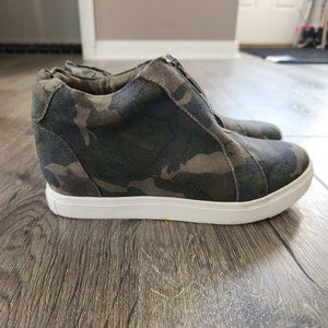 Blondo camo wedge sneakers
